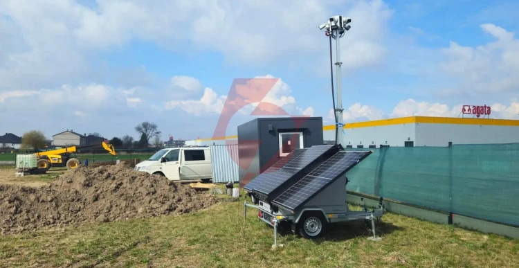 Przyczepa wieża do monitoringu pv3 z zabudową z systemem na fotowoltaikę