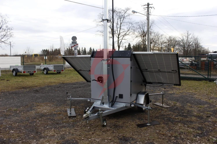 Przyczepa wieża do monitoringu pv3 z zabudową z zasilaniem solarnym