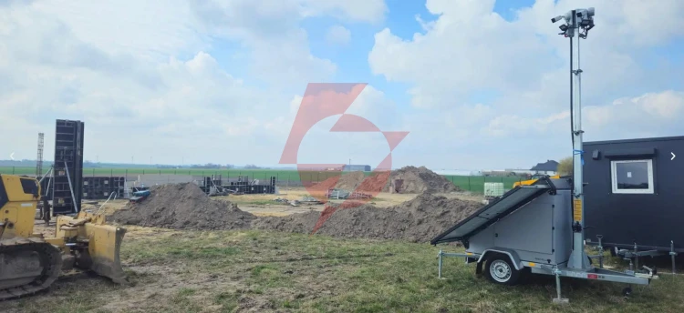 Przyczepa wieża do monitoringu pv3 z zabudową z zasilaniem solarnym i elektroniką na 4 kamery